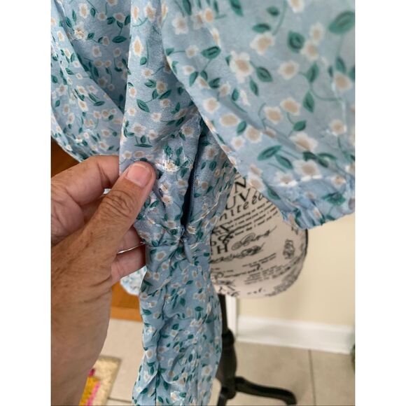 Dainty Effect Blue Floral Embroidered Pleated Puff Sleeve Top NWT - Picture 4 of 12